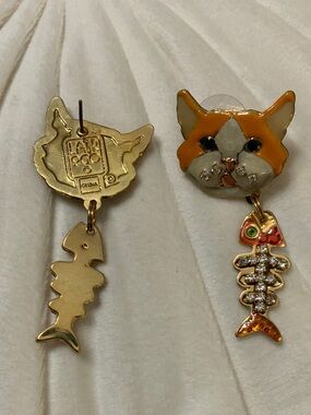 Enamel Cat Head & Fishbone Dangle Pet Charm Earrings - Orange and White